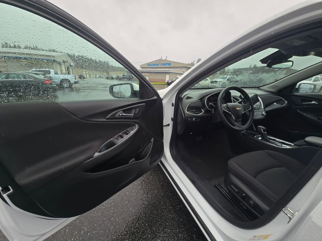 Used 2024 Chevrolet Malibu LT w/ Sport Edition FWD image 15