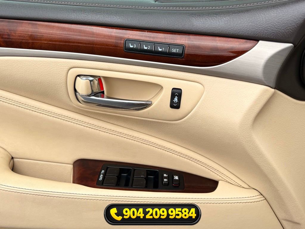 Used 2016 Lexus LS 460 w/ Comfort Package RWD image 12