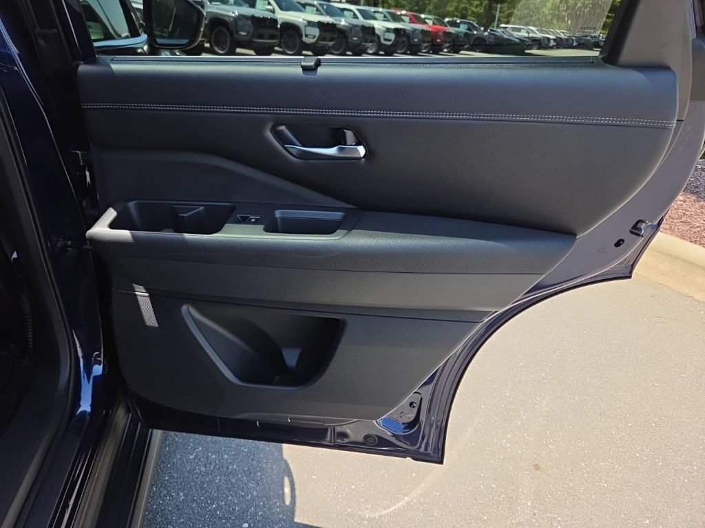 Certified 2024 Nissan Pathfinder Platinum w/ Cargo Package FWD image 34