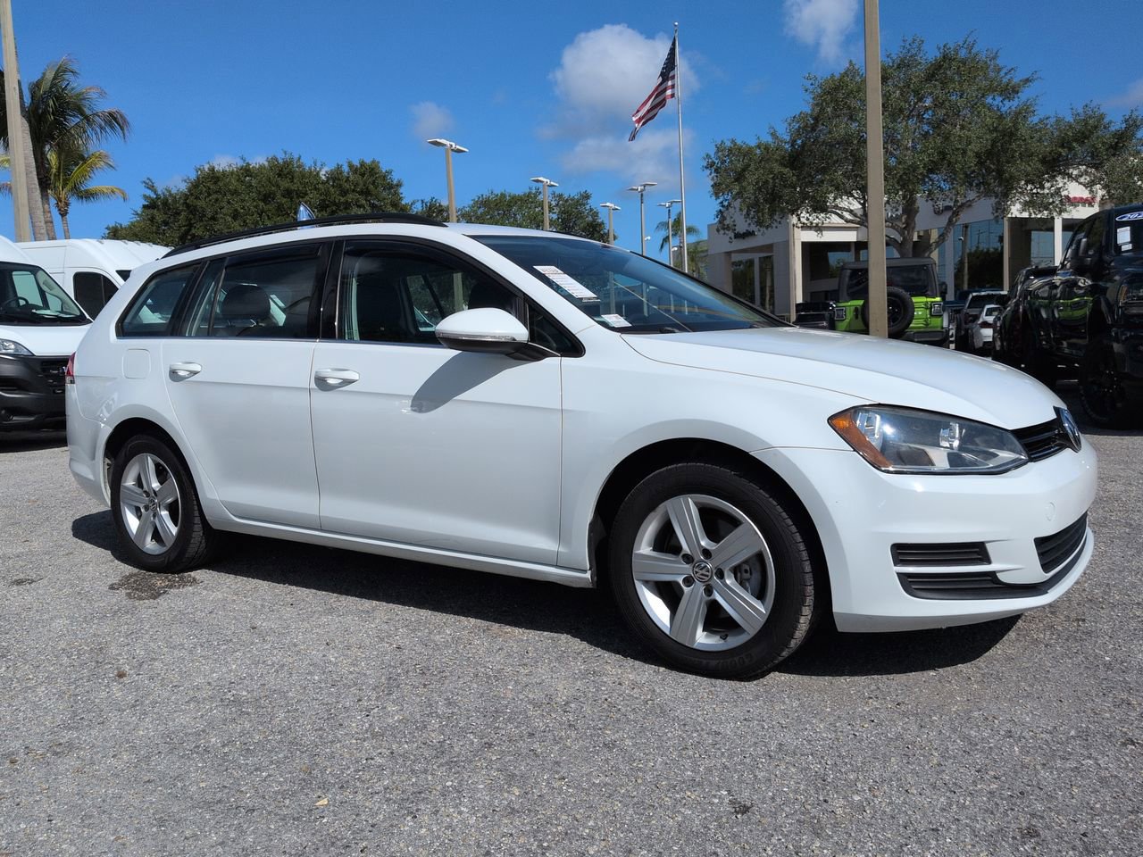 Used 2015 Volkswagen Golf TDI S FWD image 2
