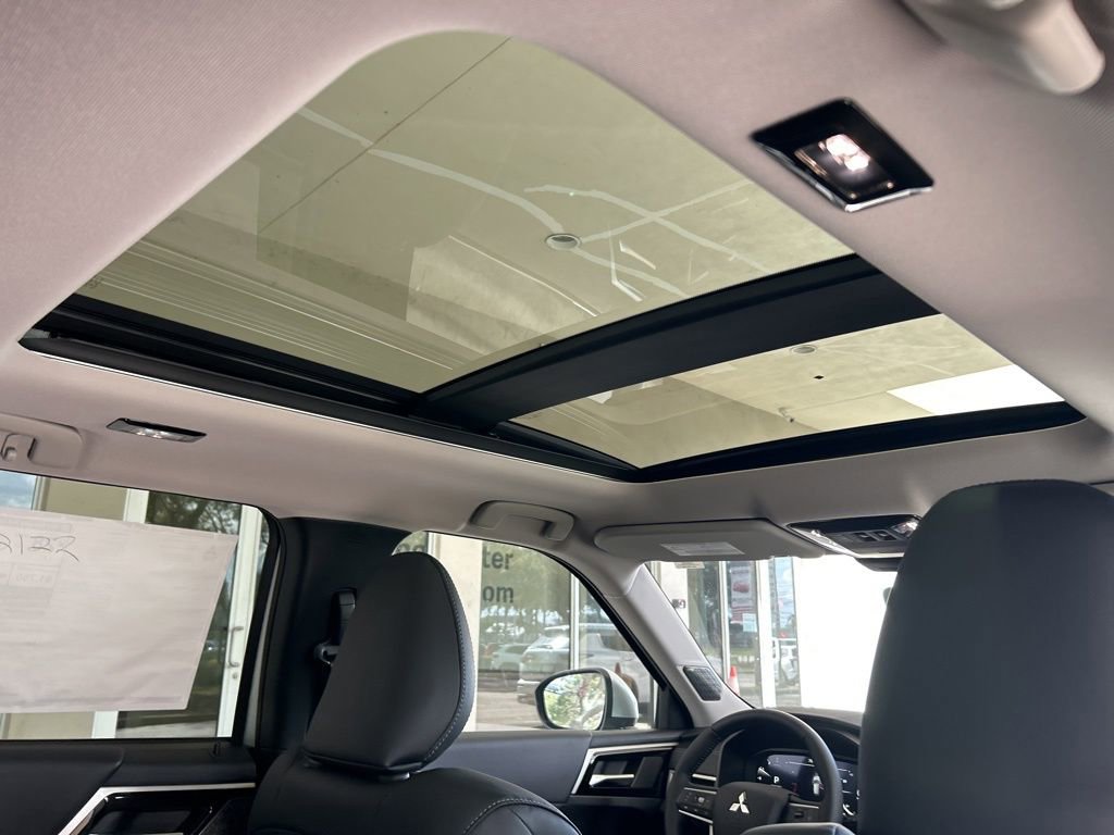 New 2026 Mitsubishi Outlander SE image 32