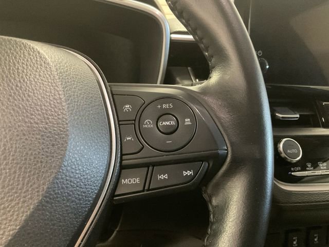Used 2023 Toyota Corolla Cross XLE image 24