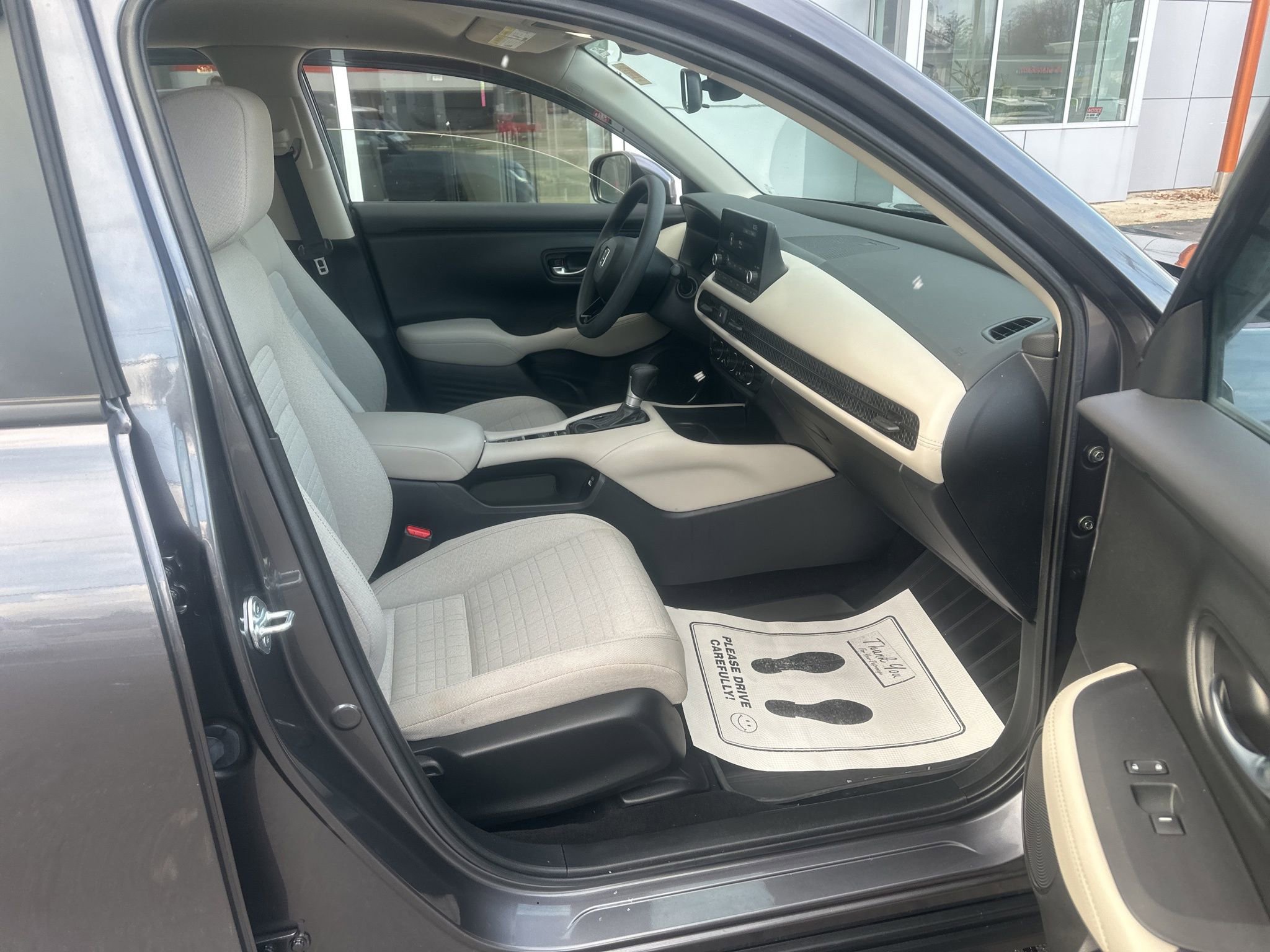 Used 2023 Honda HR-V LX image 9