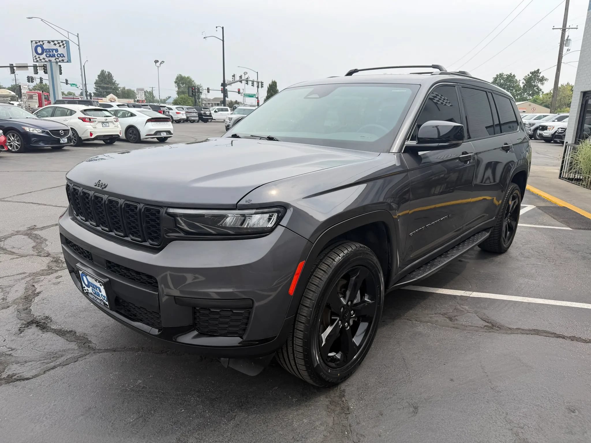 Used 2023 Jeep Grand Cherokee L Laredo AWD/4WD image 3