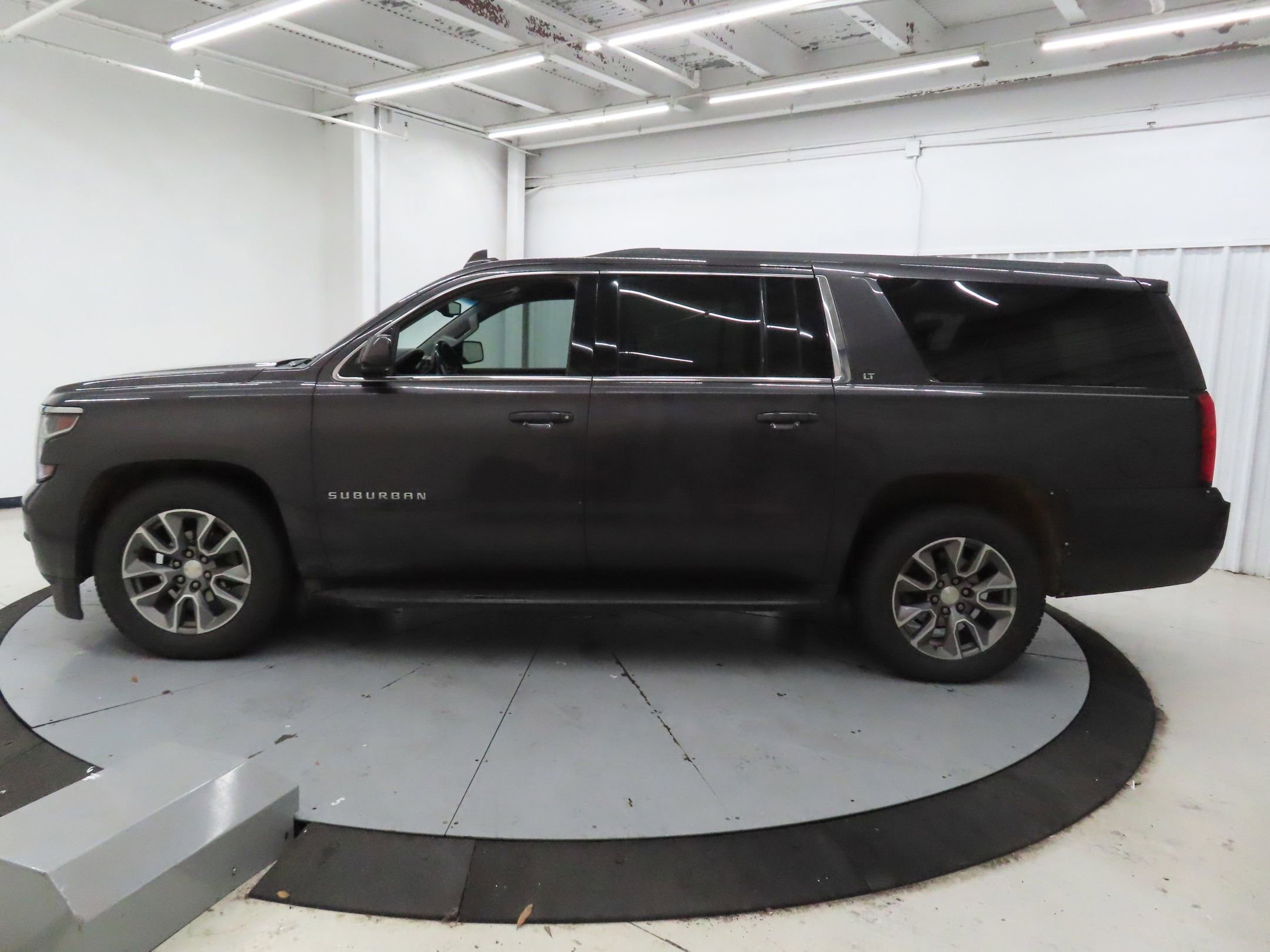 Used 2017 Chevrolet Suburban LT AWD/4WD image 3