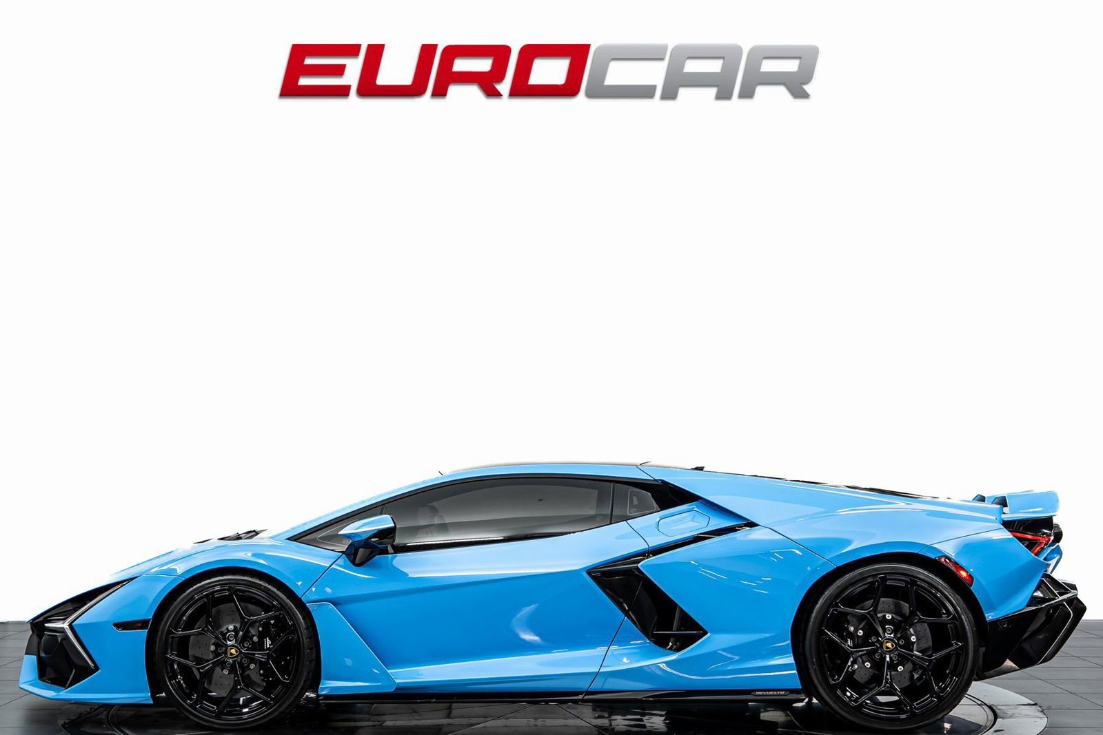 Used 2025 Lamborghini Revuelto AWD/4WD image 2
