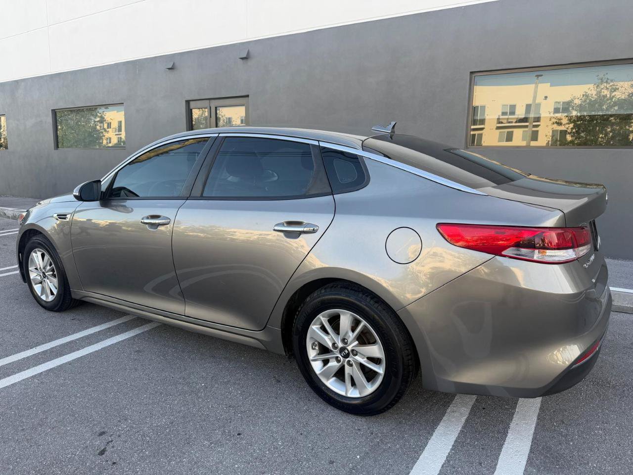 Used 2016 Kia Optima LX FWD image 5