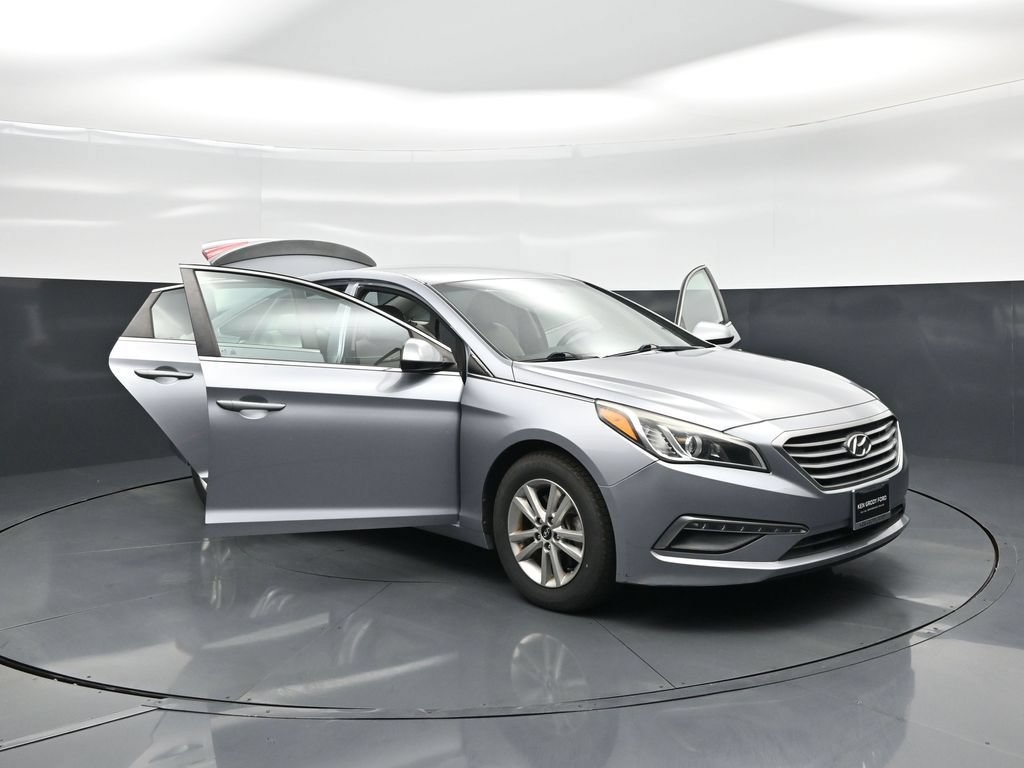 Used 2015 Hyundai Sonata SE w/ Option Group 09 FWD image 27