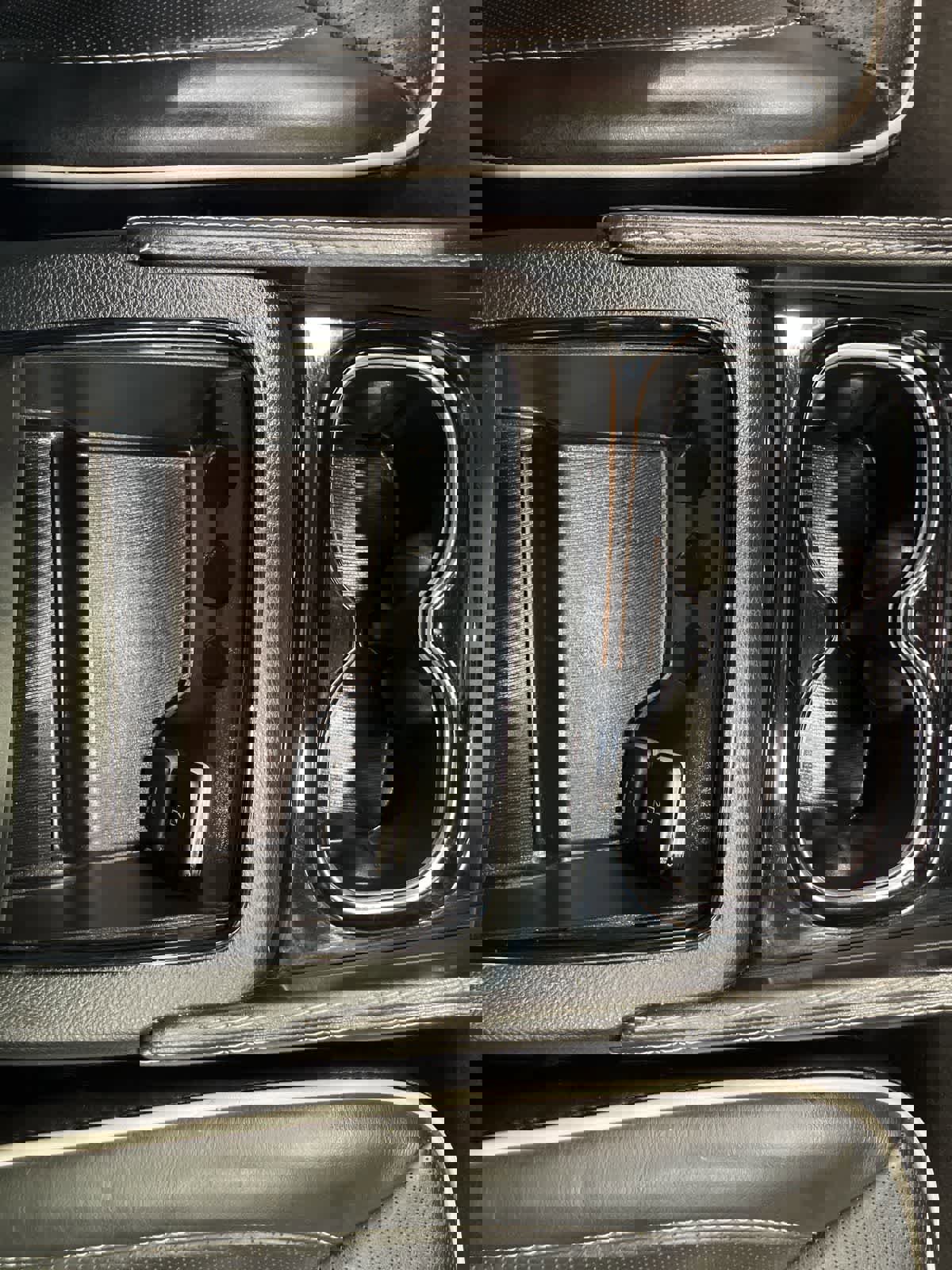 Used 2025 Chrysler Pacifica Limited image 18