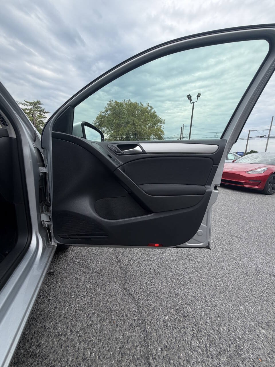 Used 2014 Volkswagen Golf 4-Door FWD image 38