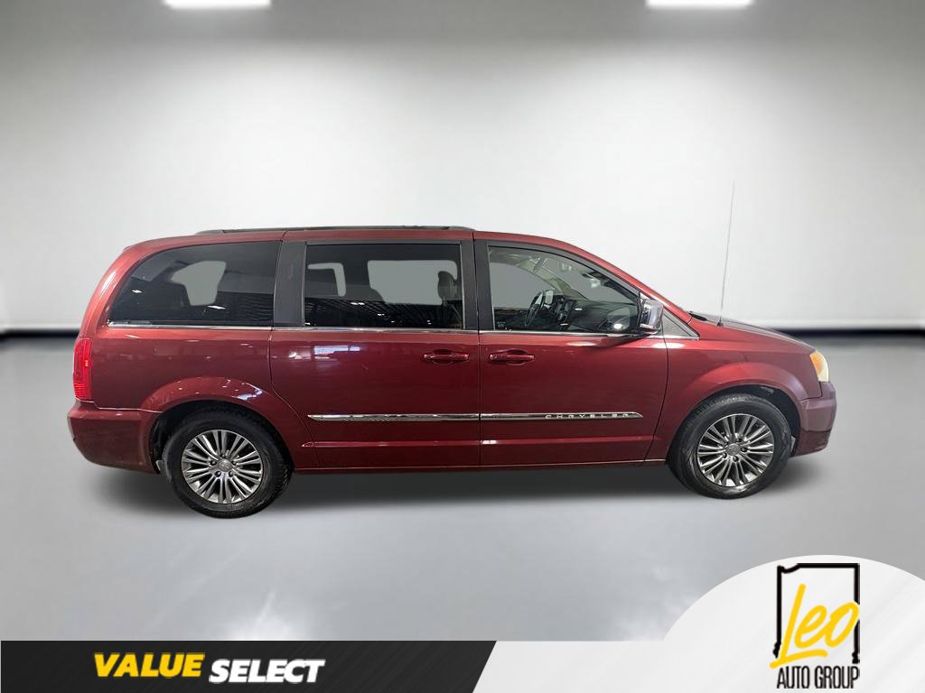 Used 2014 Chrysler Town & Country Touring-L FWD image 6