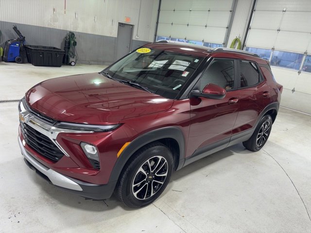 Used 2025 Chevrolet TrailBlazer LT w/ Driver Confidence Package image 3
