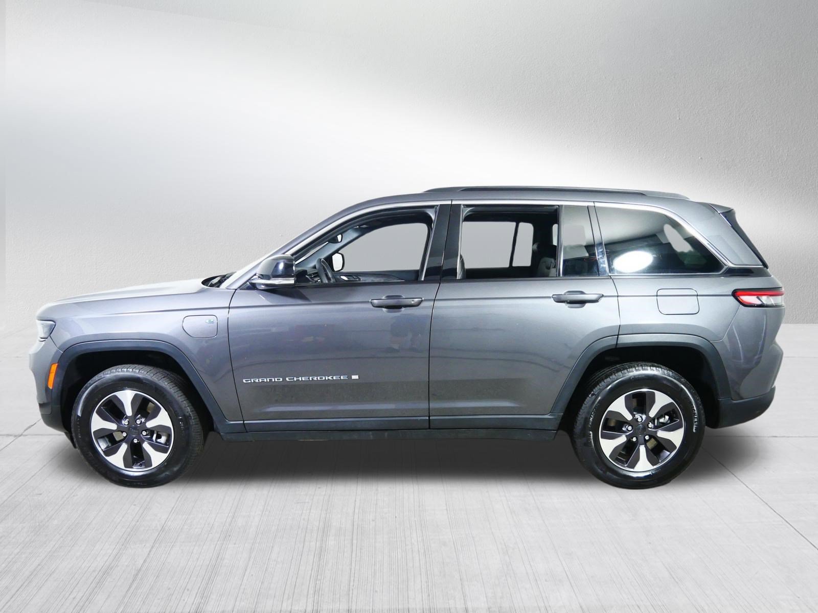 Used 2024 Jeep Grand Cherokee Limited 4xe AWD/4WD image 4