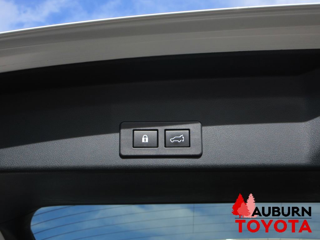 Used 2020 Subaru Ascent Limited w/ Technology Package image 7