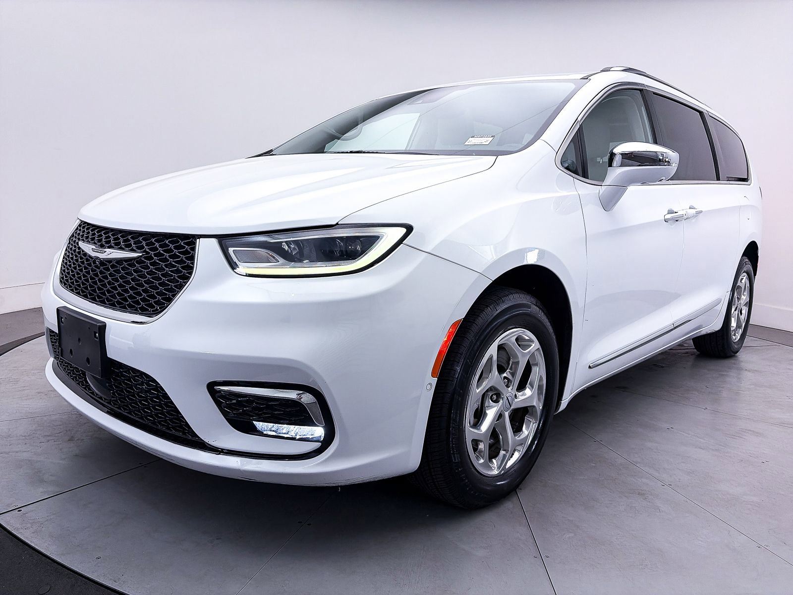 Used 2021 Chrysler Pacifica Limited w/ Premium & Safety Sphere Group AWD/4WD image 13