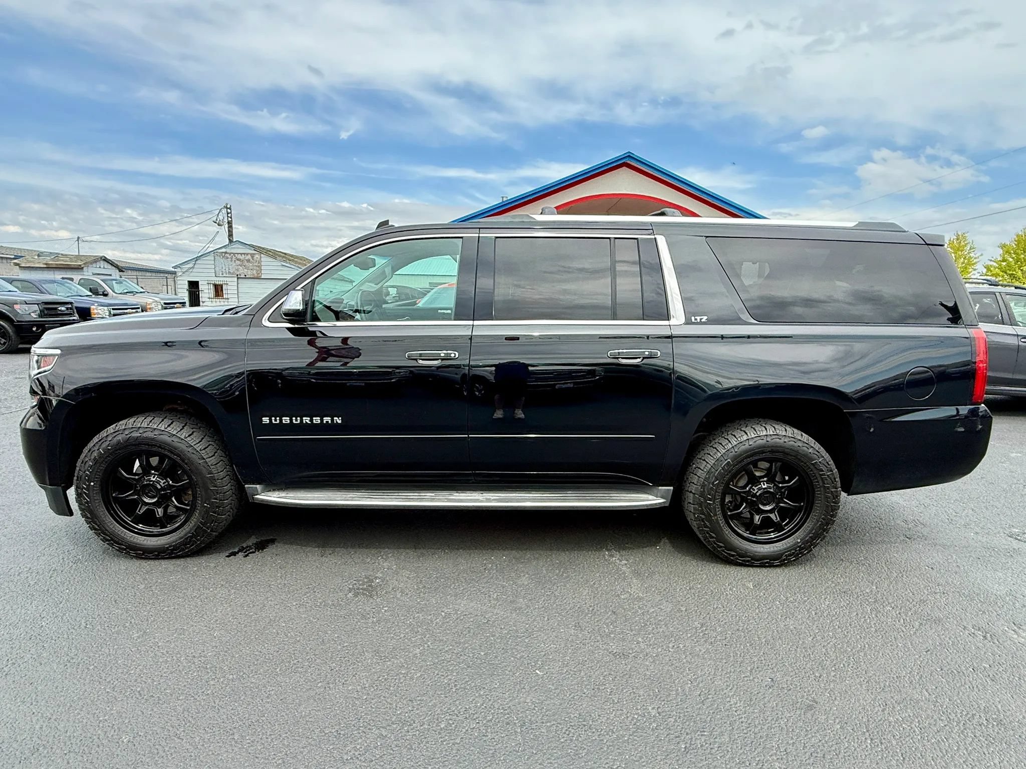 Used 2015 Chevrolet Suburban LTZ w/ Max Trailering Package AWD/4WD image 2