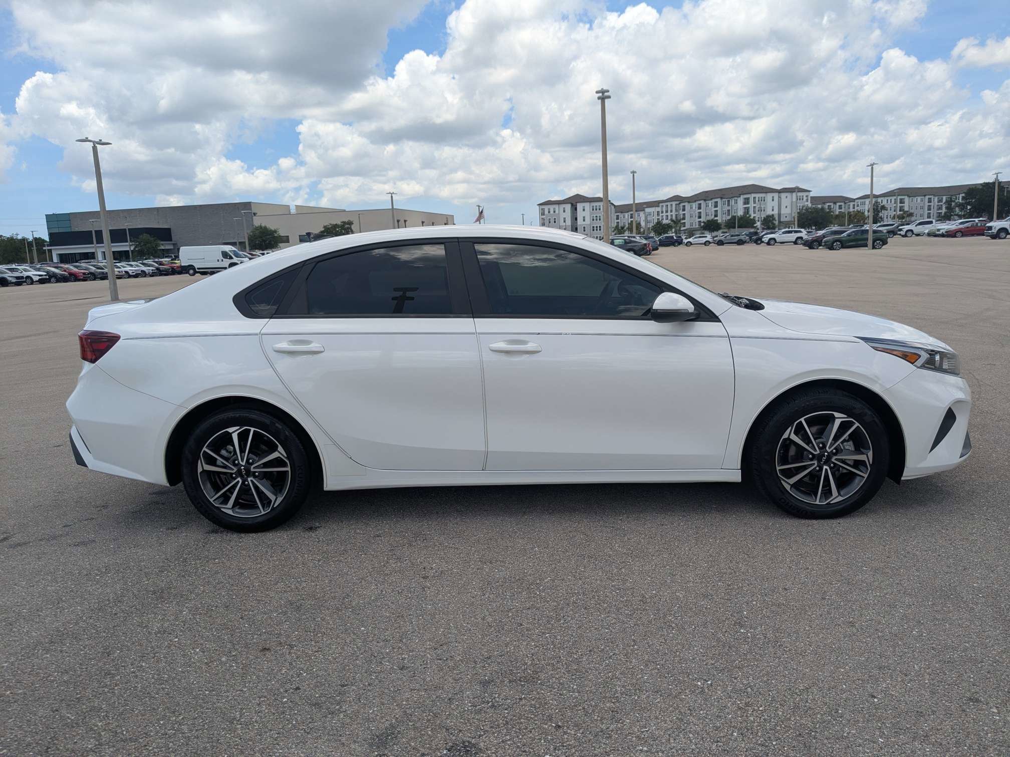 Certified 2022 Kia Forte LXS w/ LXS Technology Package FWD image 4