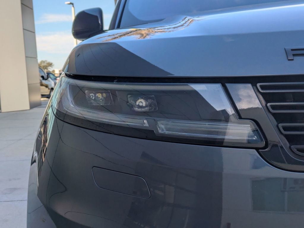 Used 2023 Land Rover Range Rover Sport SE Dynamic image 10