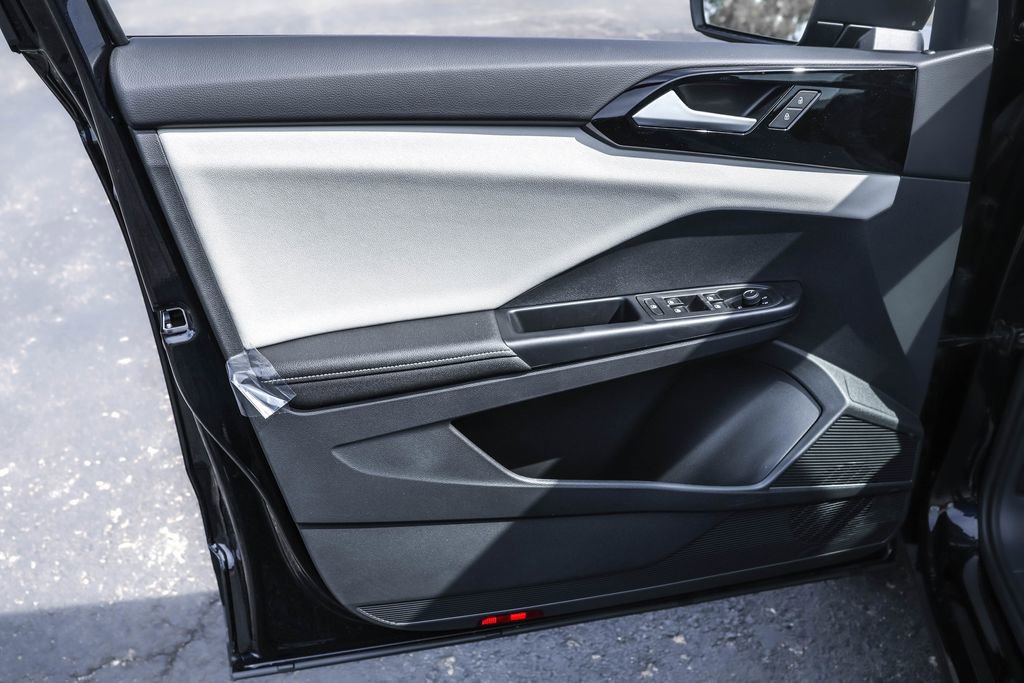 New 2025 Volkswagen Taos S image 30