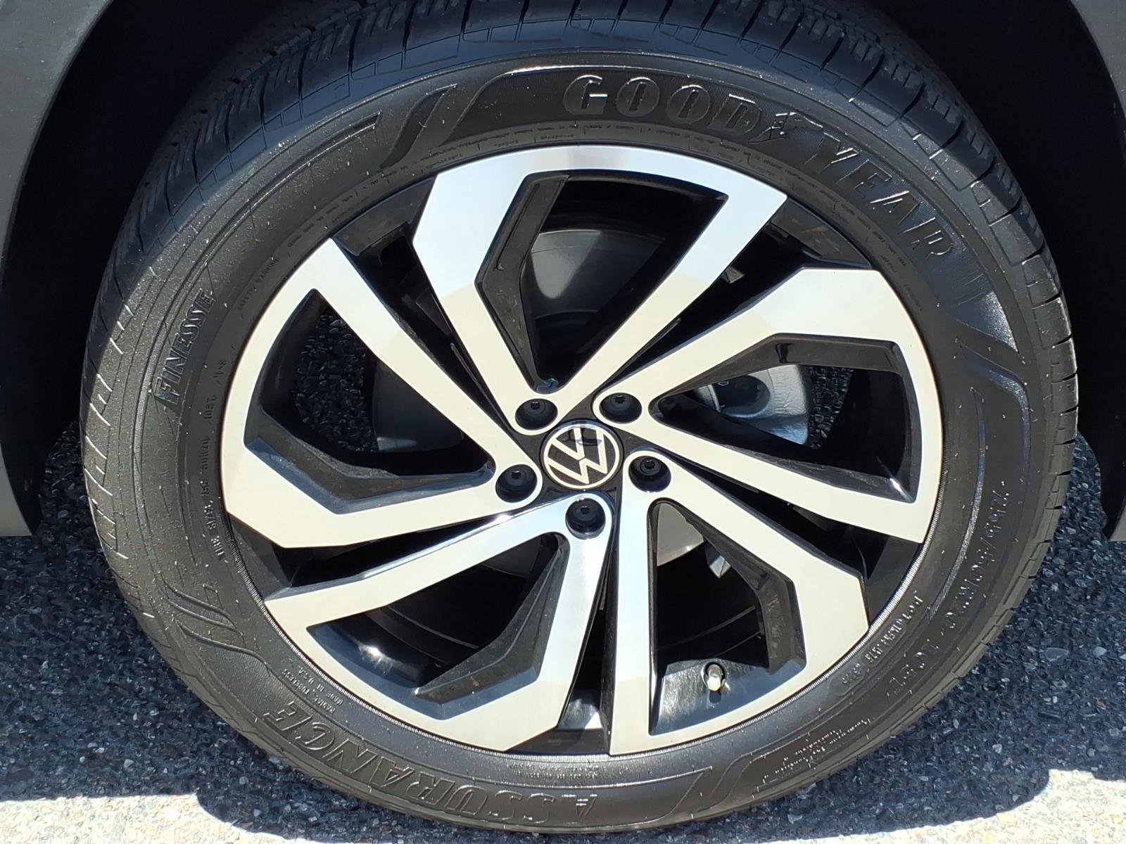 Certified 2022 Volkswagen Atlas SEL AWD/4WD image 9