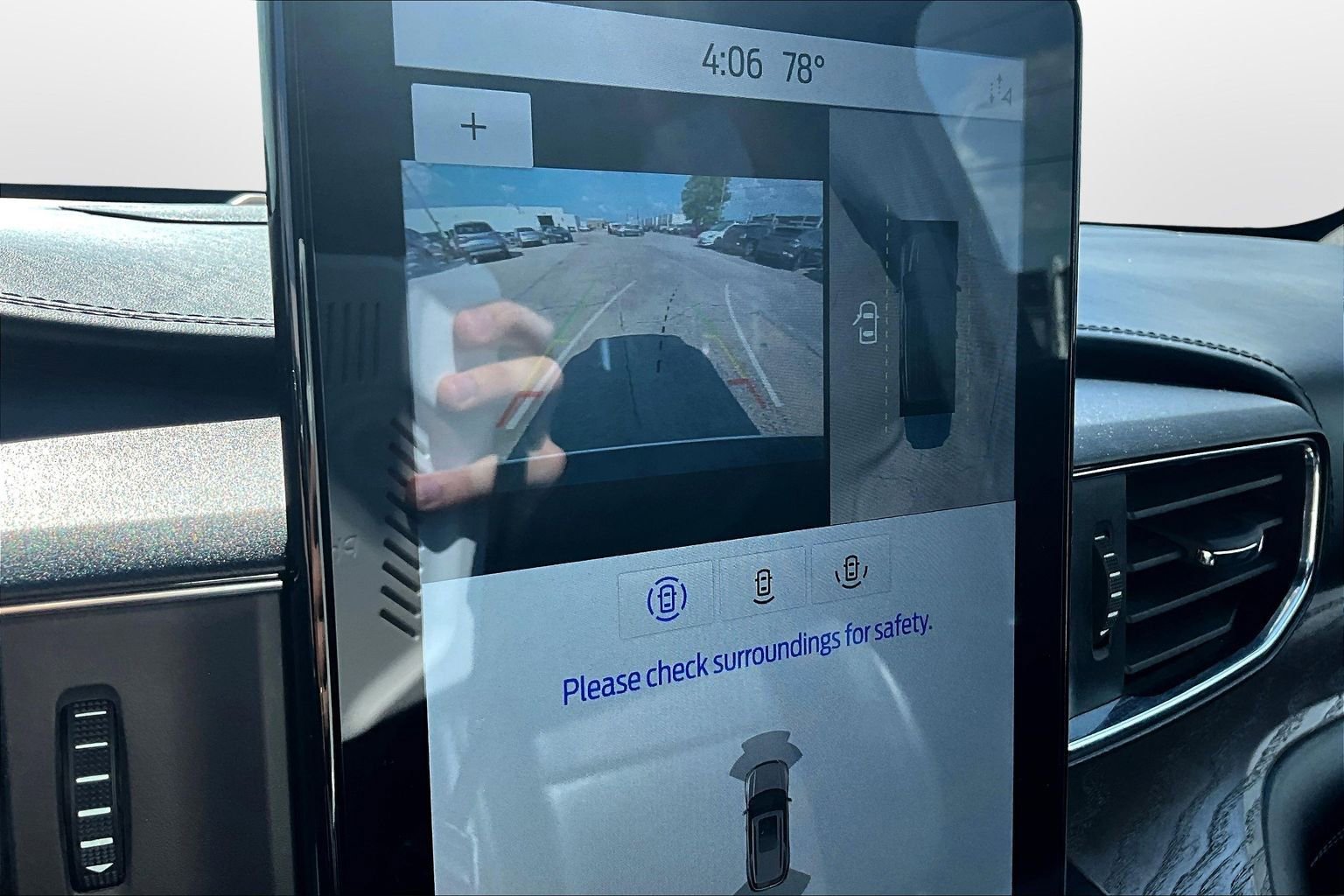 Used 2020 Ford Explorer Platinum w/ Premium Technology Package image 31