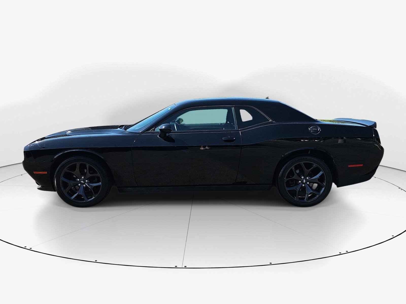 Used 2020 Dodge Challenger SXT w/ Blacktop Package RWD image 7