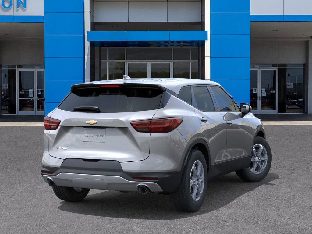 New 2025 Chevrolet Blazer LT w/ Driver Confidence Package FWD image 4