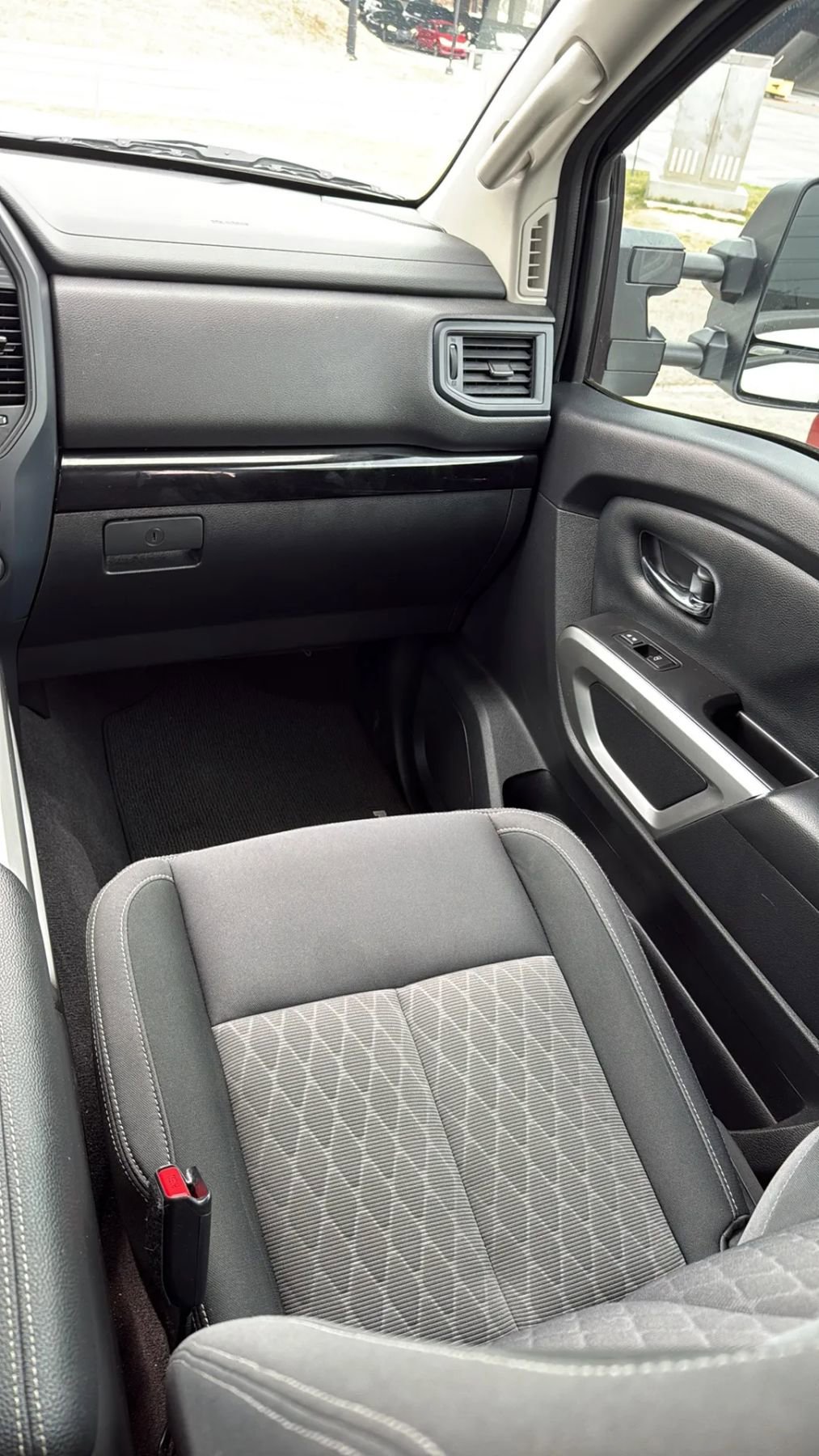 Used 2024 Nissan Titan SV w/ SV Convenience Package image 13