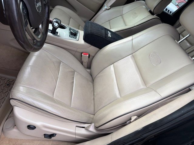 Used 2014 Jeep Grand Cherokee Overland w/ Advanced Technology Group AWD/4WD image 21