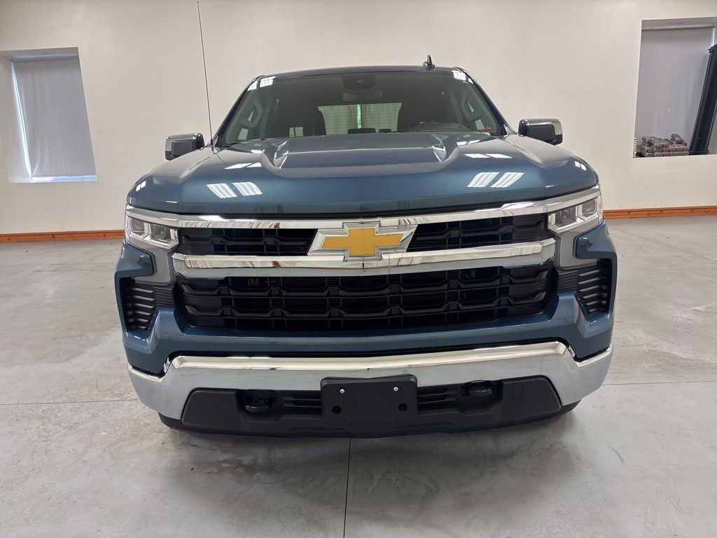 Used 2024 Chevrolet Silverado 1500 LT AWD/4WD image 3
