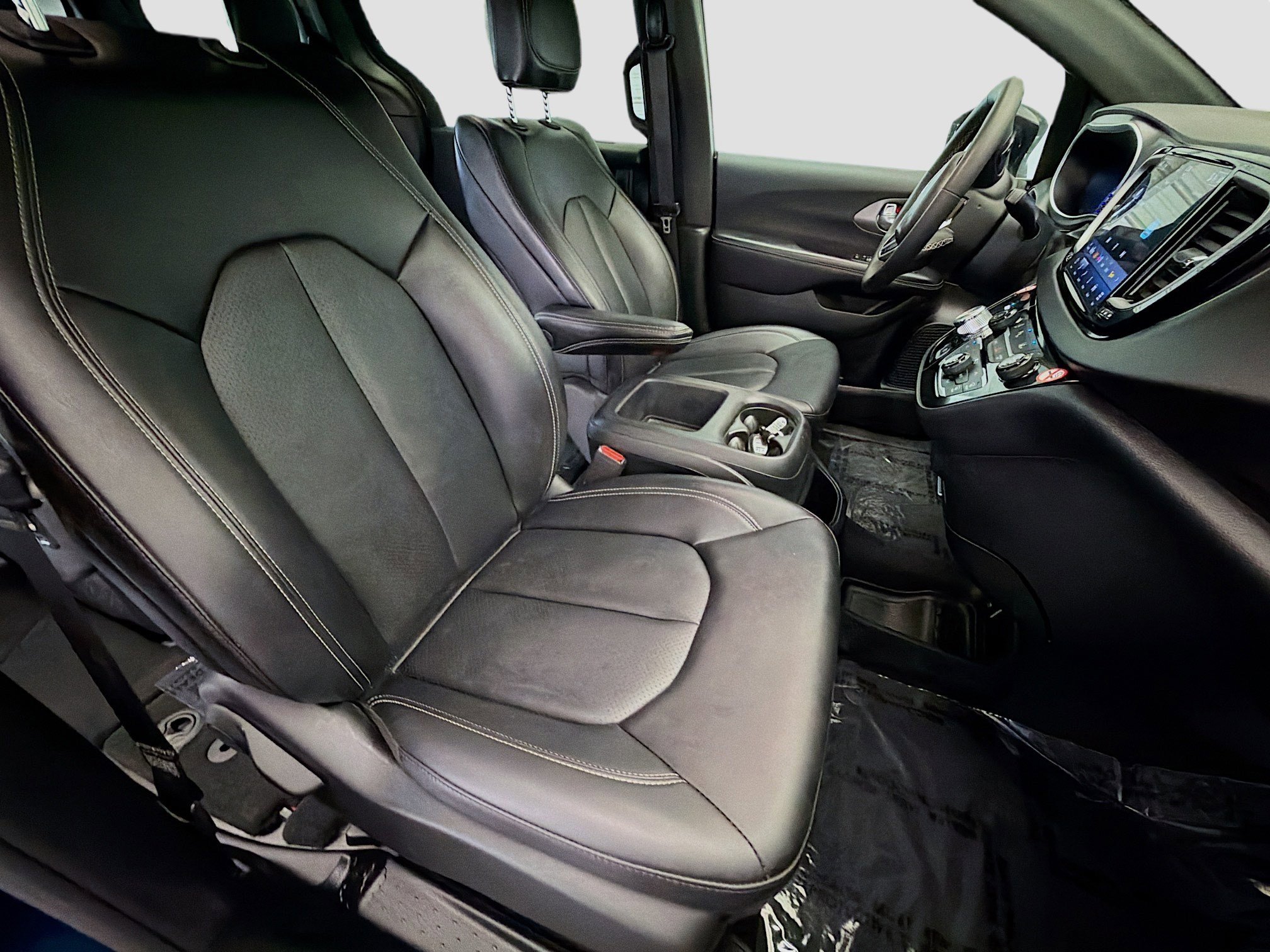 Used 2025 Chrysler Pacifica Select FWD image 15