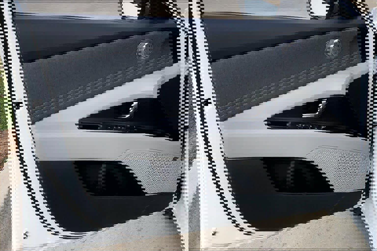 Used 2025 Hyundai Elantra Limited image 21