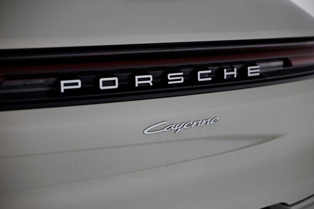 Certified 2025 Porsche Cayenne AWD/4WD image 14