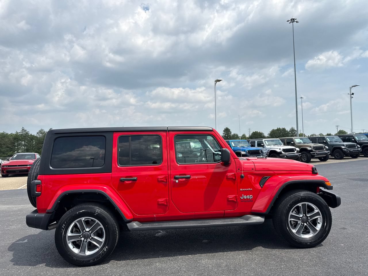Used 2022 Jeep Wrangler Unlimited Sahara AWD/4WD image 2