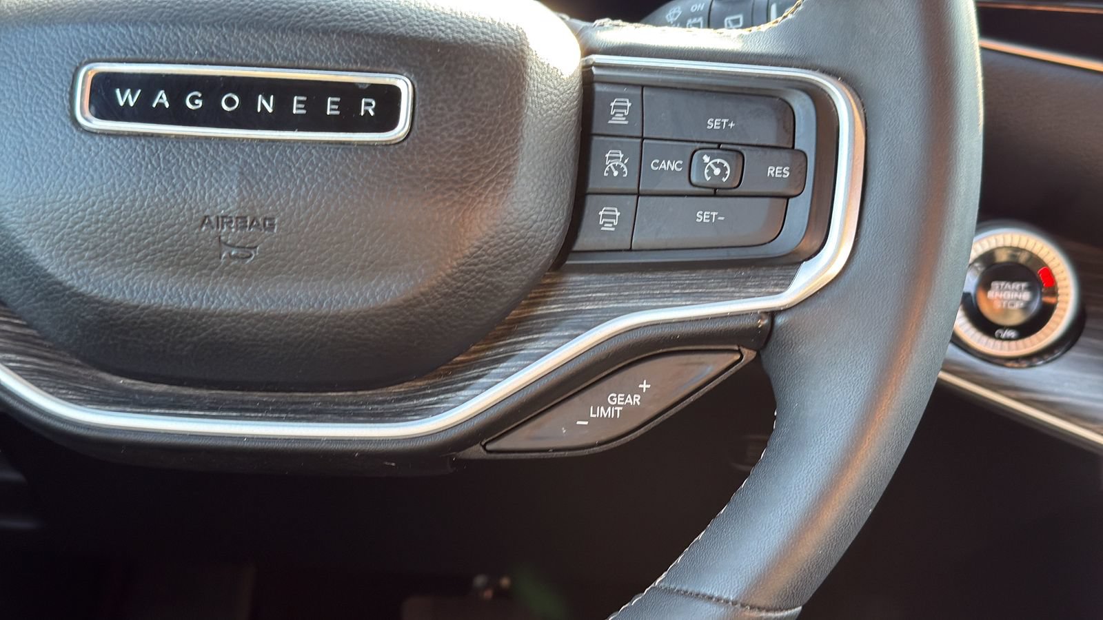 Used 2024 Jeep Wagoneer Series II w/ Flexible Seating Group AWD/4WD image 15