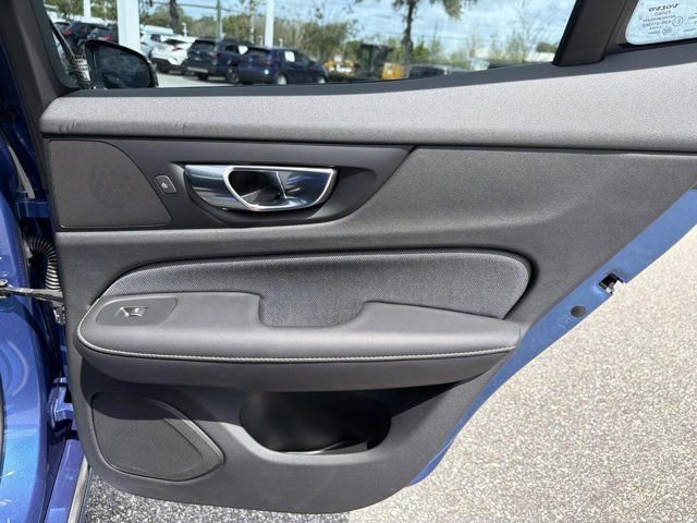 Used 2020 Volvo S60 T5 R-Design image 19