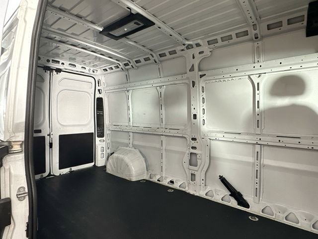 Used 2025 RAM ProMaster 2500 w/ Convenience Group image 4