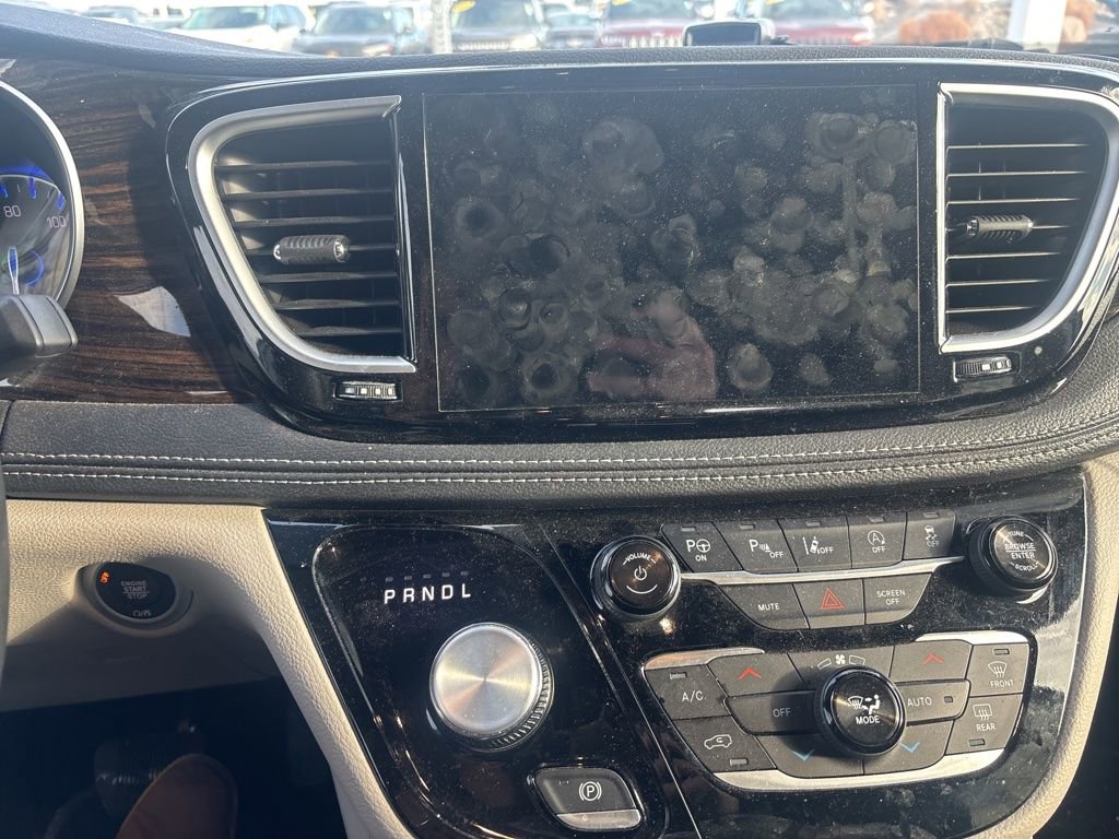 Used 2024 Chrysler Pacifica Limited image 13