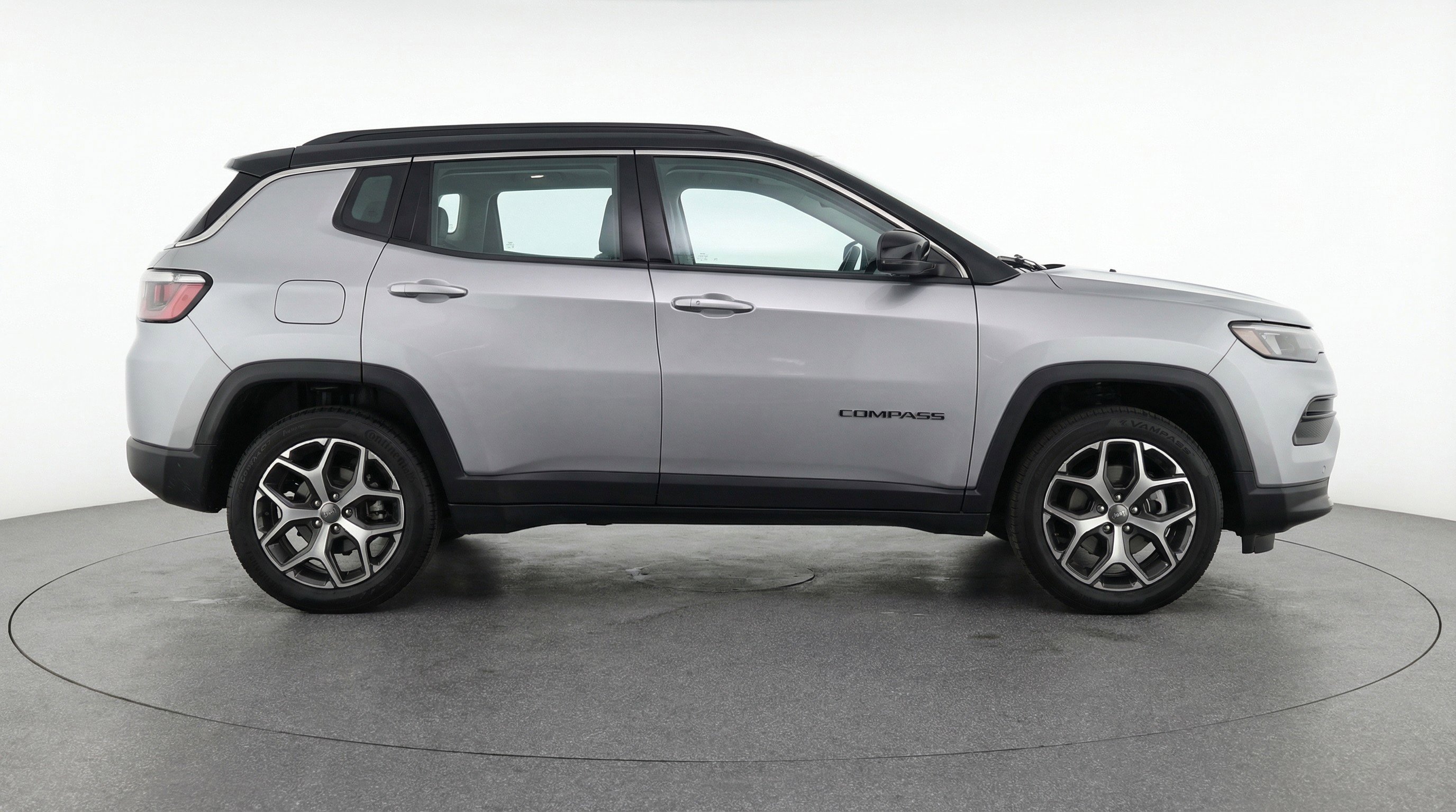 Used 2025 Jeep Compass Limited image 11