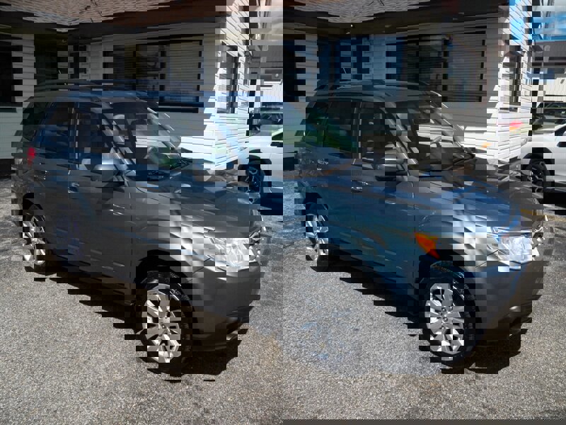 Used 2011 Subaru Forester 2.5X Premium w/ All-Weather Pkg AWD/4WD image 2