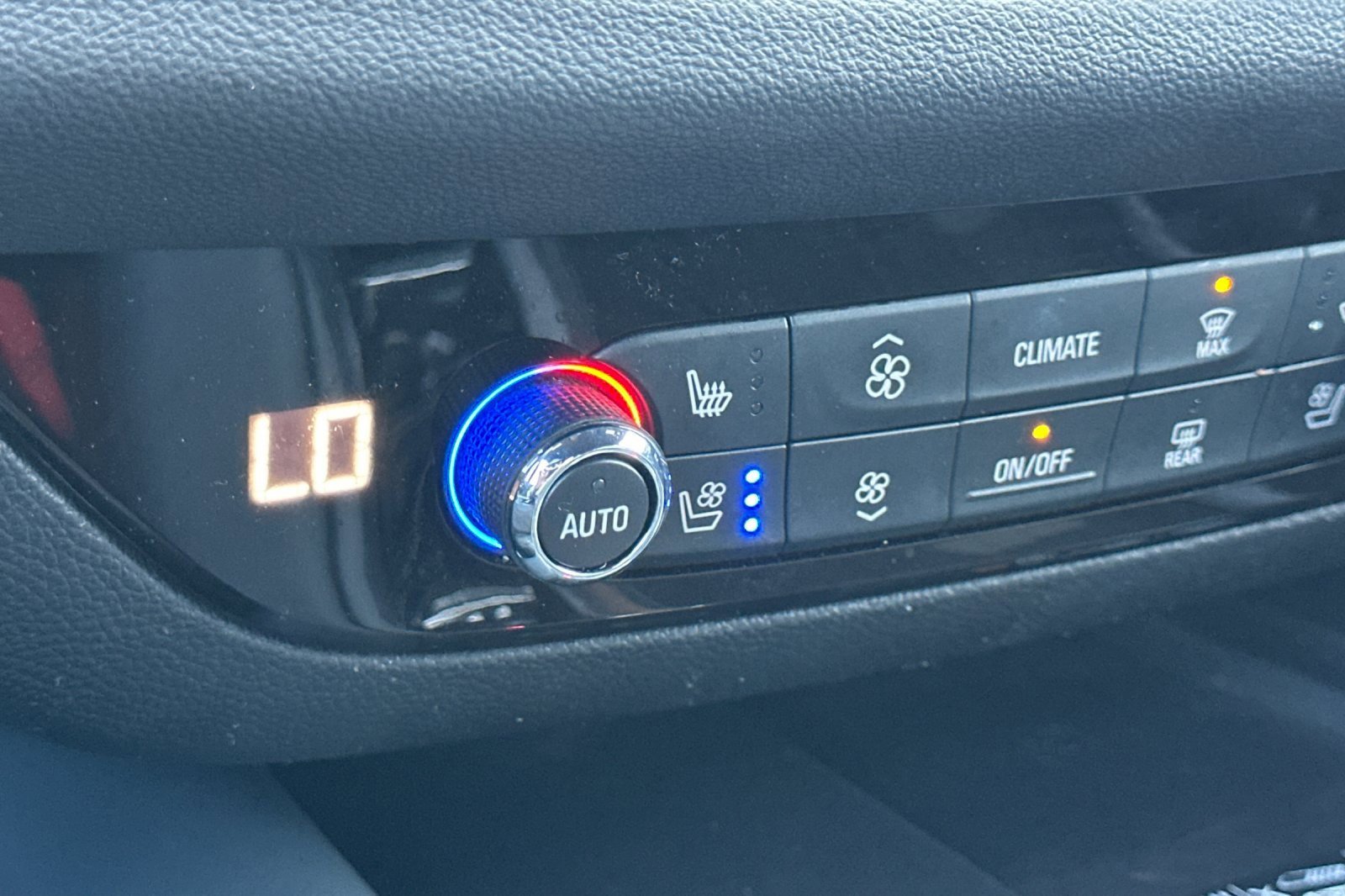 Used 2024 Buick Enclave Premium image 29