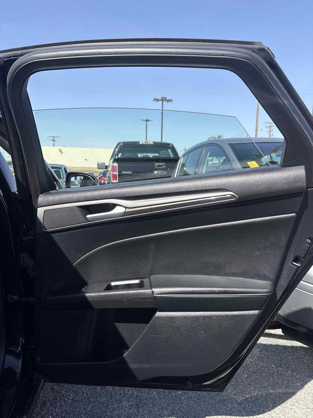Used 2019 Ford Fusion SEL FWD image 15