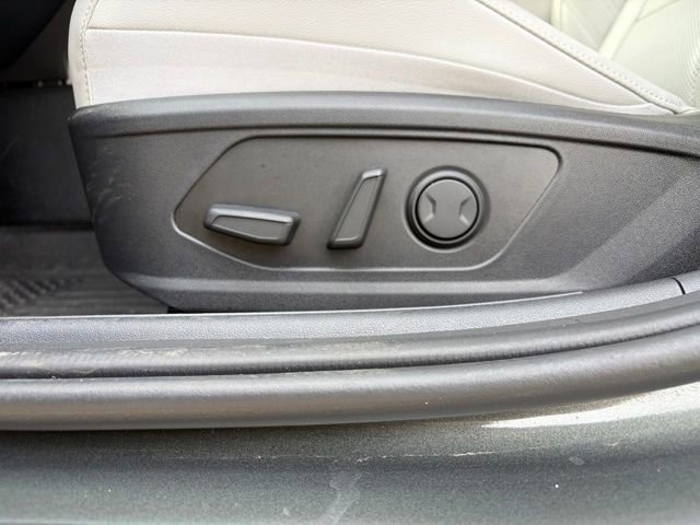 Used 2025 Hyundai Elantra Limited w/ Cargo Package image 24