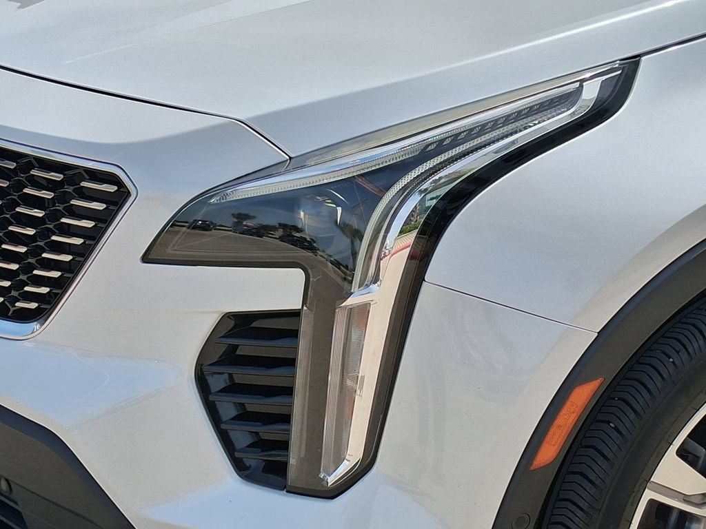 Used 2022 Cadillac XT4 Premium Luxury w/ Enhanced Visibility Package FWD image 7