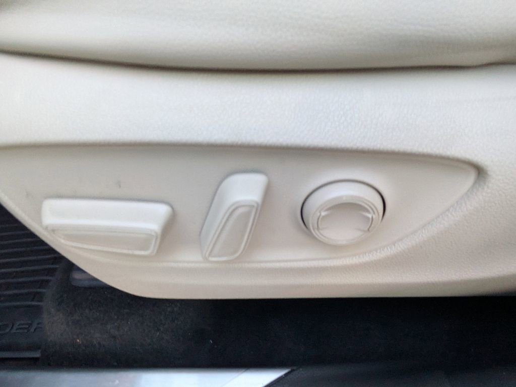 Used 2024 Toyota Highlander Platinum image 21