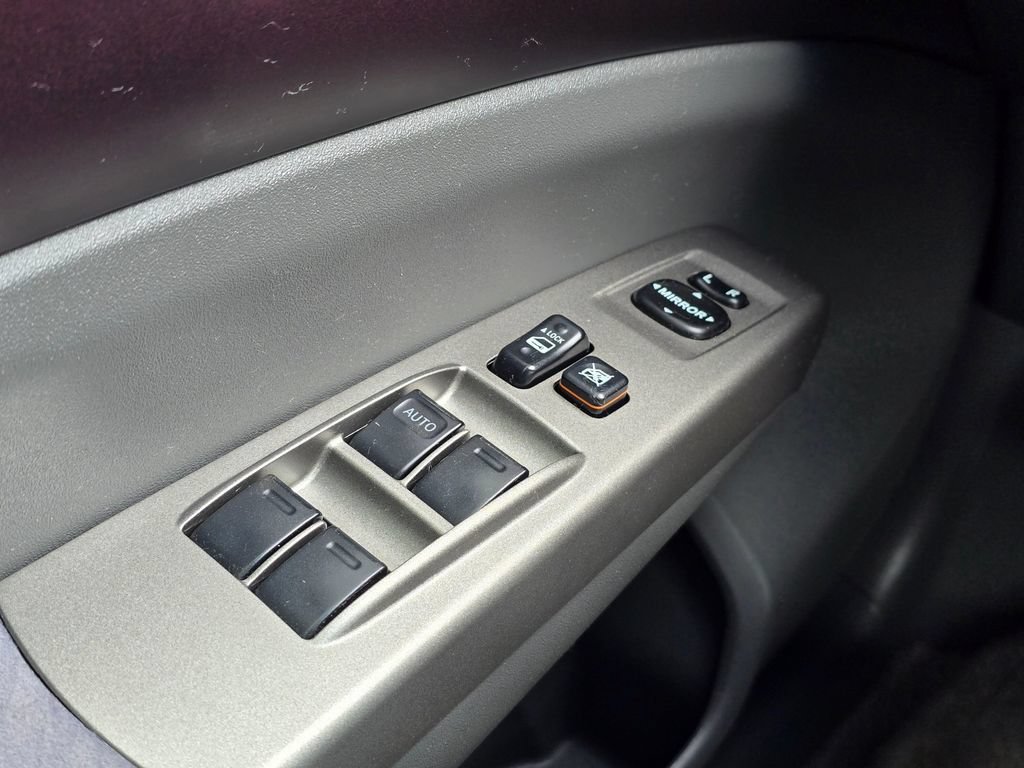 Used 2005 Toyota Prius FWD image 30