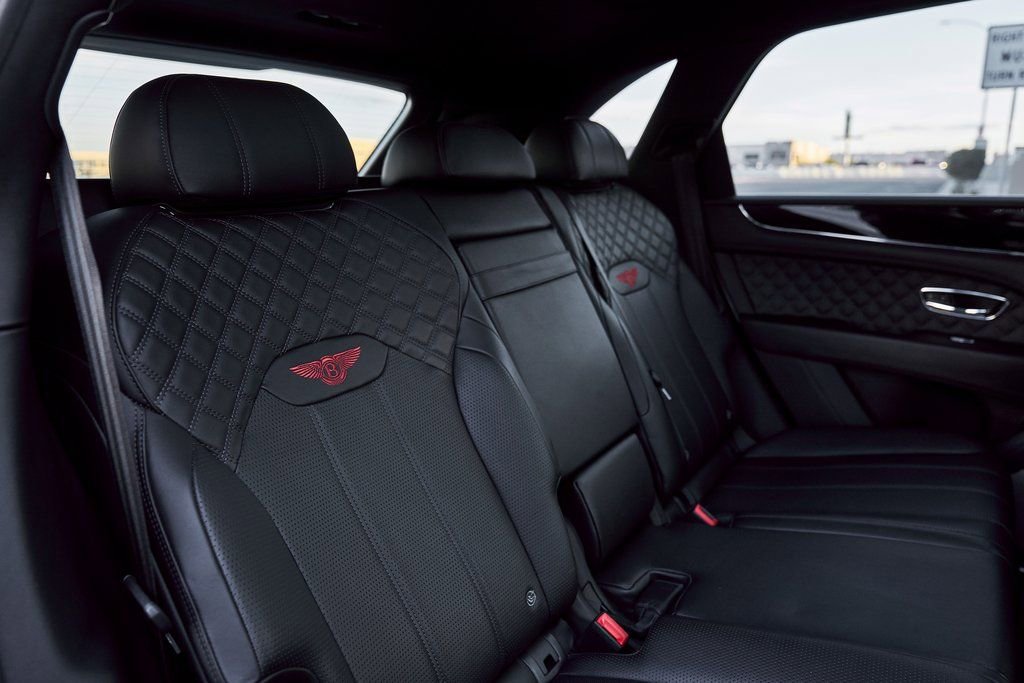 Used 2022 Bentley Bentayga image 40