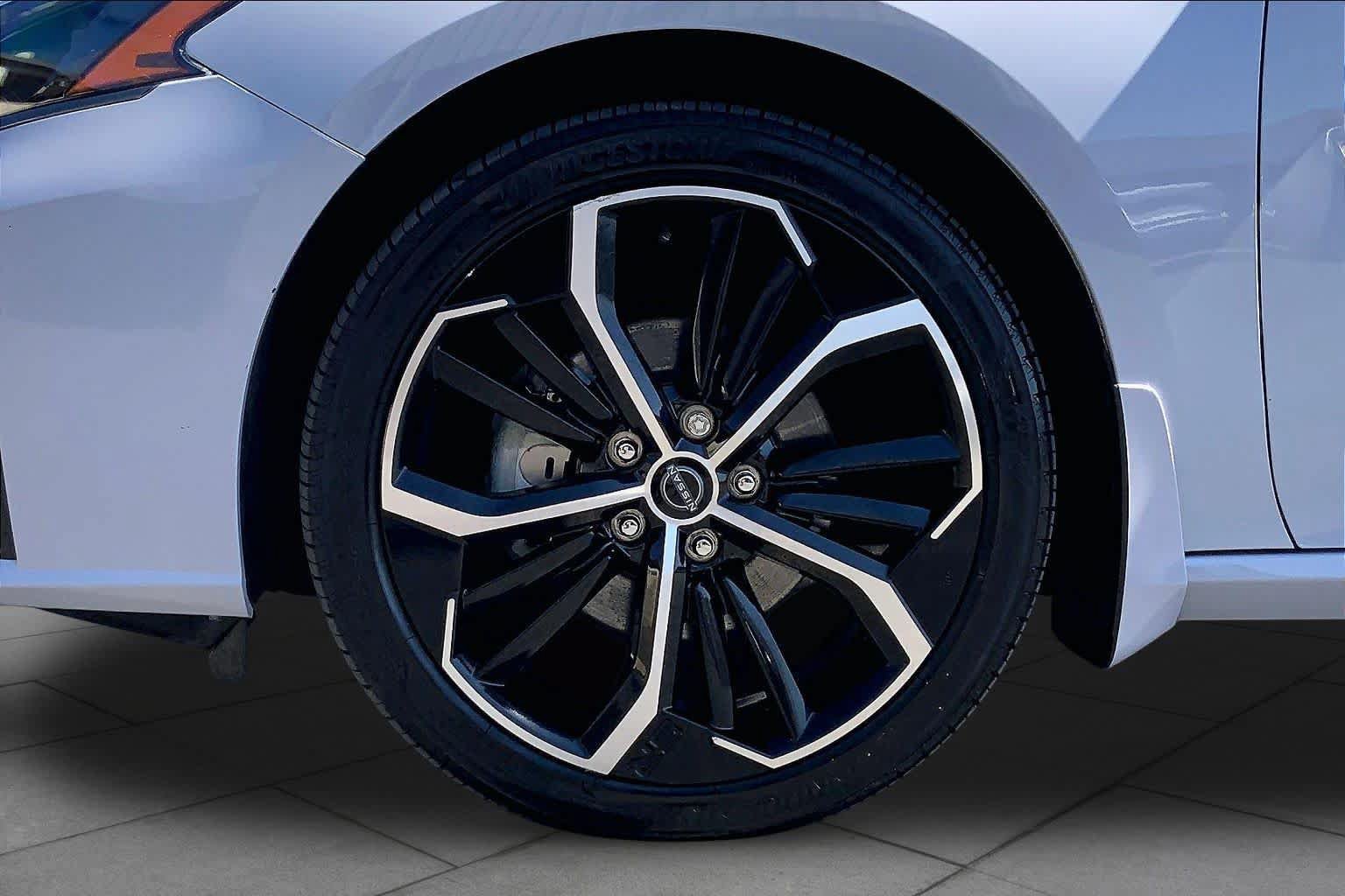 Used 2024 Nissan Altima 2.5 SR w/ SR Premium Package FWD image 11