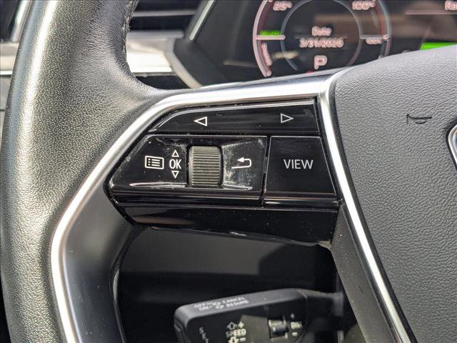 Used 2022 Audi e-tron Premium Plus w/ Premium Plus Package image 4