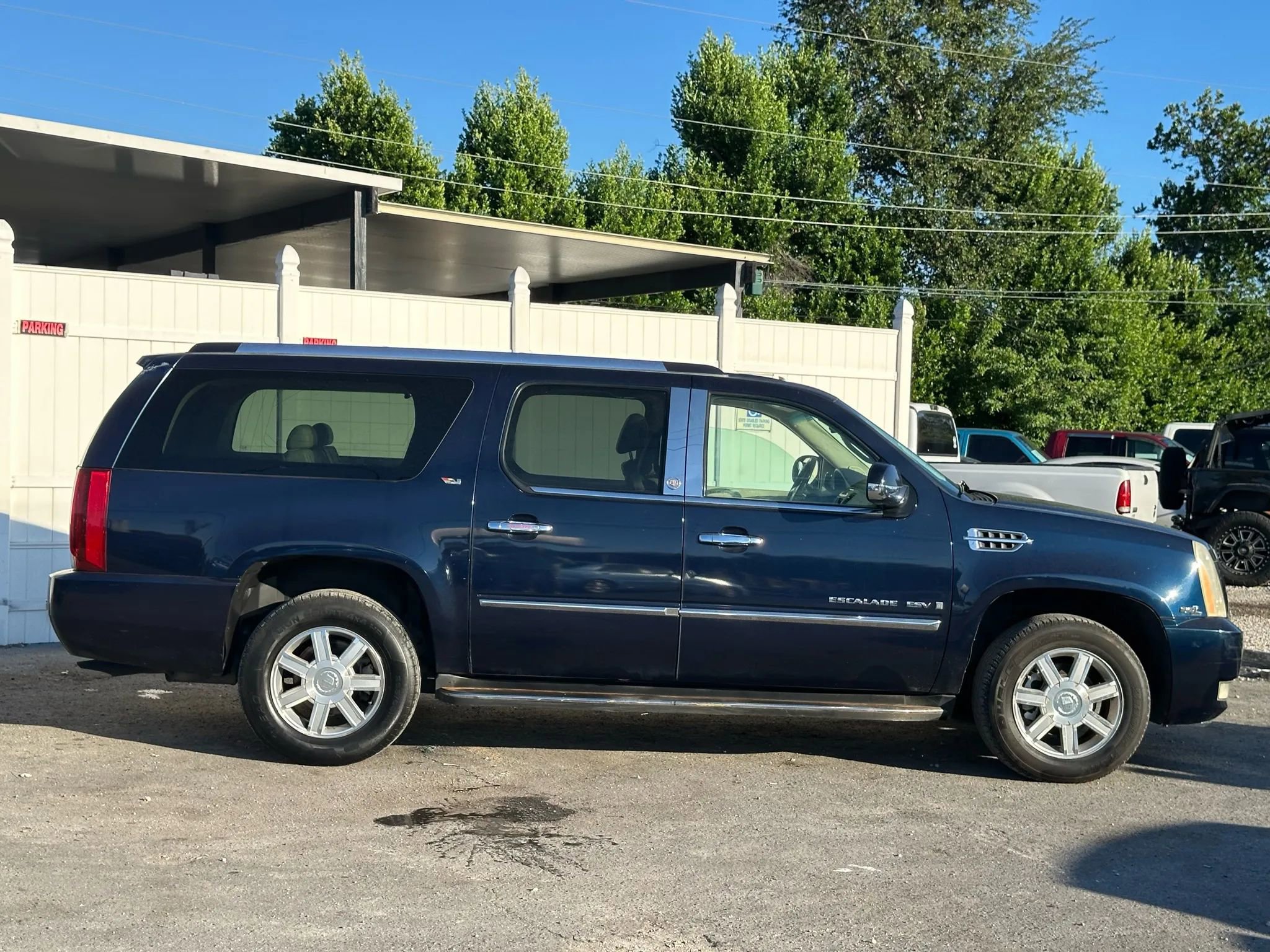 Used 2007 Cadillac Escalade ESV AWD w/ Information Package image 5